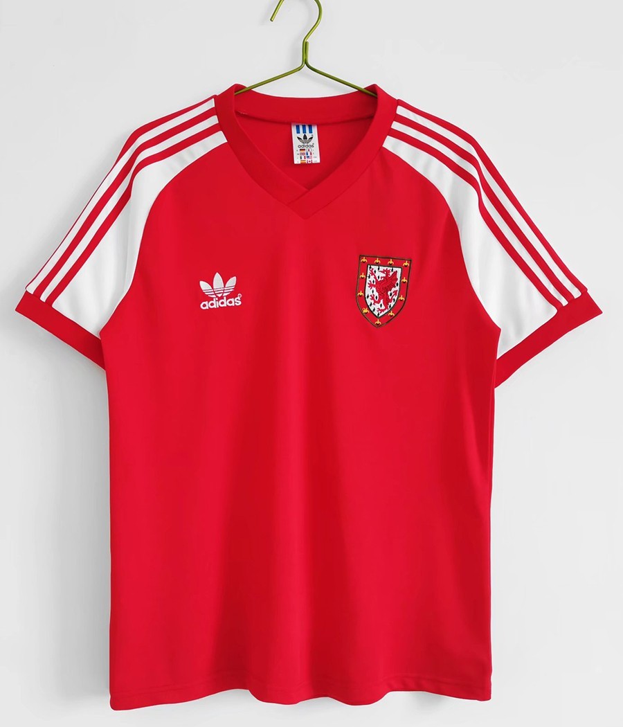 1982 Wales Home Retro