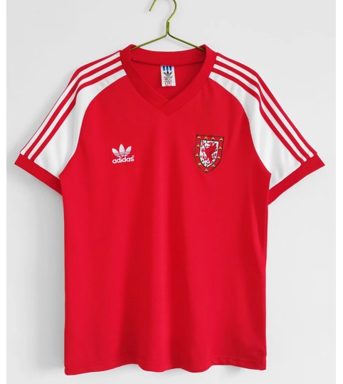 1982 Wales Home Retro